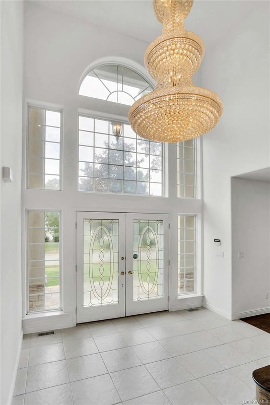 Chandelier, Interior