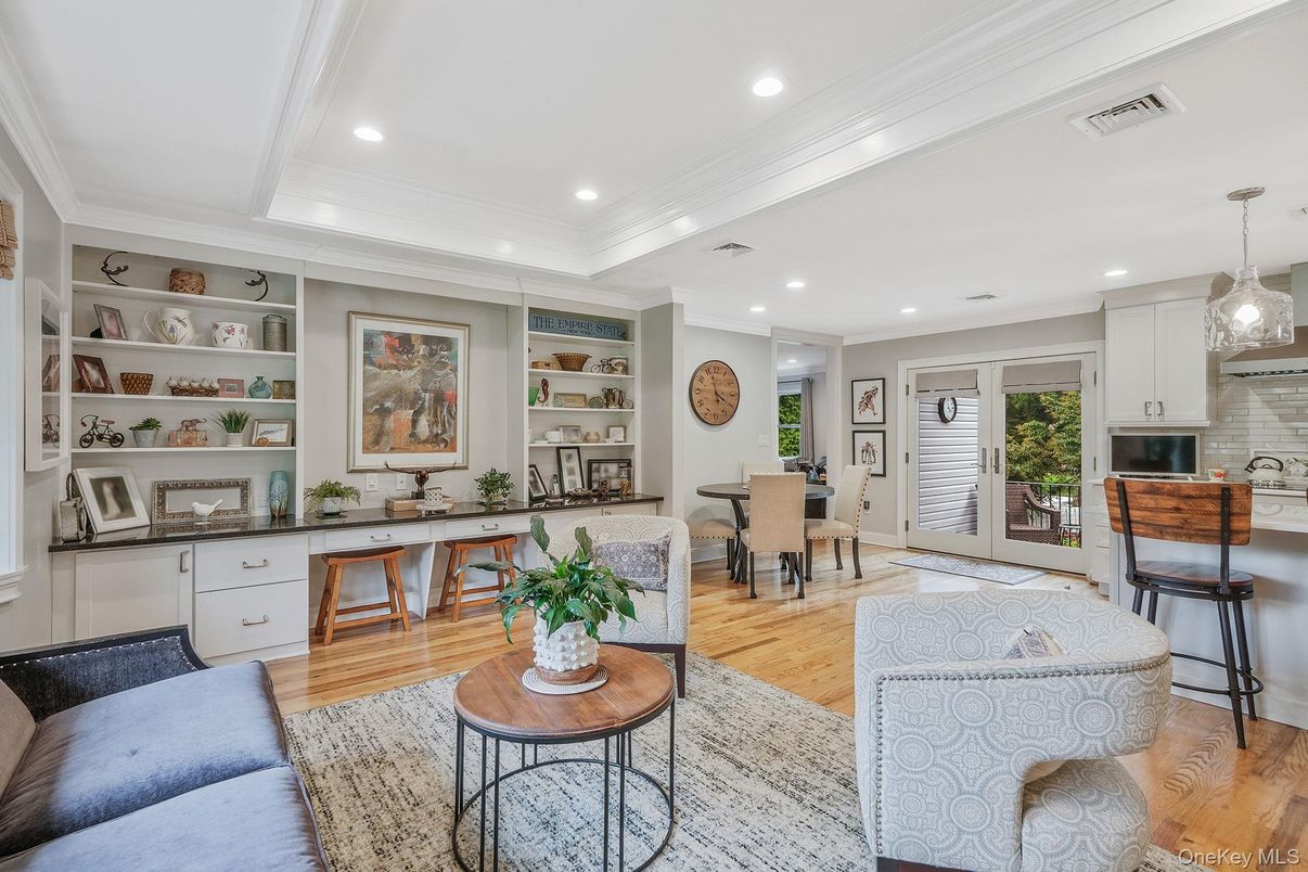Dining room, Interior, Living room, Pendant Lights, Recessed Lighting, Wood Texture Flooring