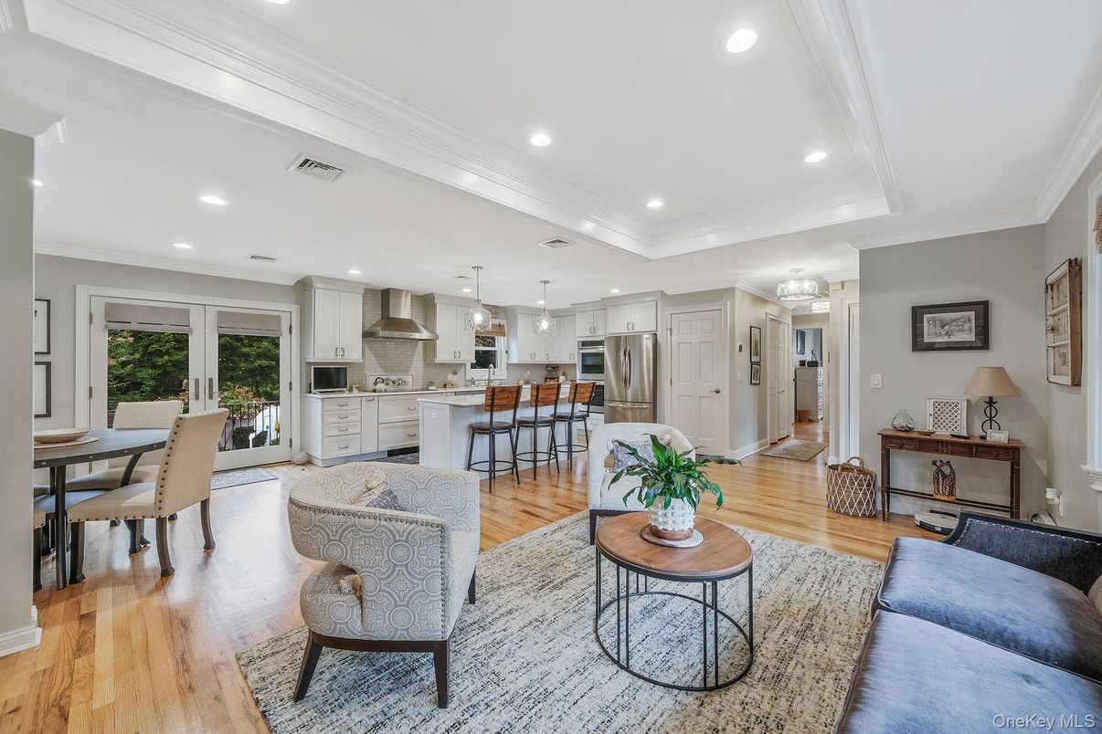 Dining room, Interior, Kitchen, Living room, Pendant Lights, Recessed Lighting, Stainless Steel Appliances, Wood Texture Flooring