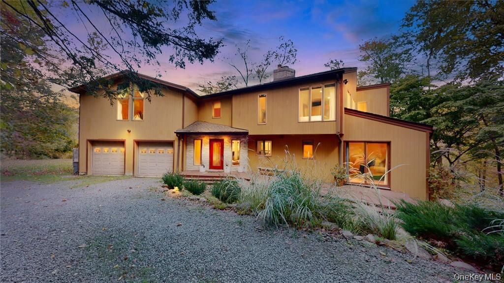 Attached, Backyard, Exterior, Facade, Modern