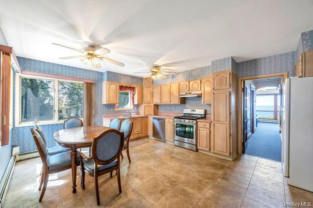 Dining room, Interior, Kitchen, Stainless Steel Appliances