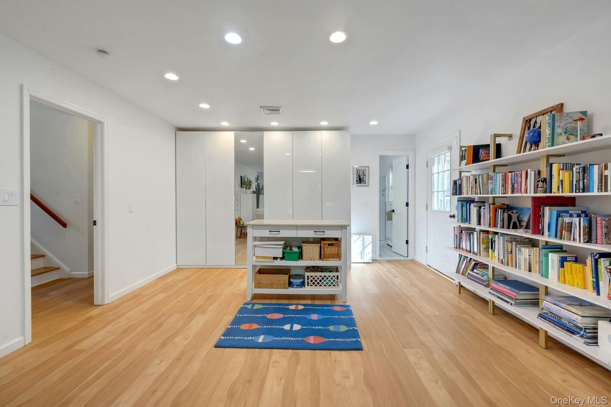 Interior, Recessed Lighting, Wood Texture Flooring