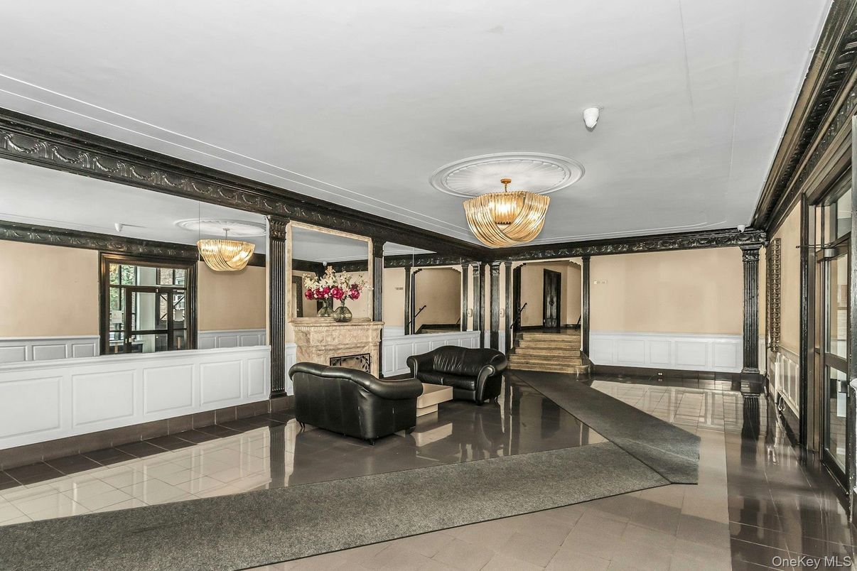 Chandelier, Interior