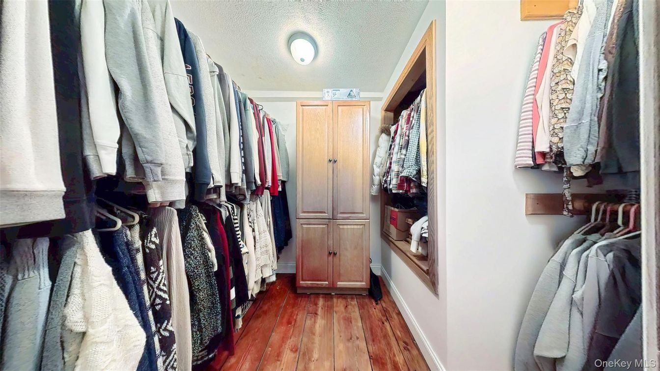 Interior, Walk-in Closets, Wood Texture Flooring