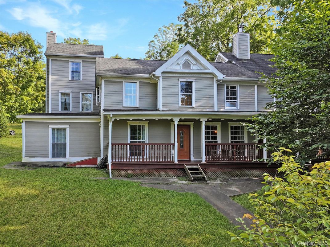 Exterior, Facade, Queen Anne Victorian