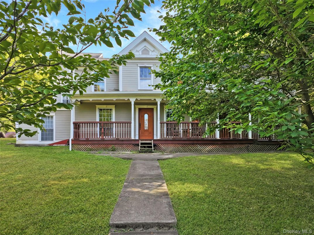 Backyard, Exterior, Facade, Queen Anne Victorian