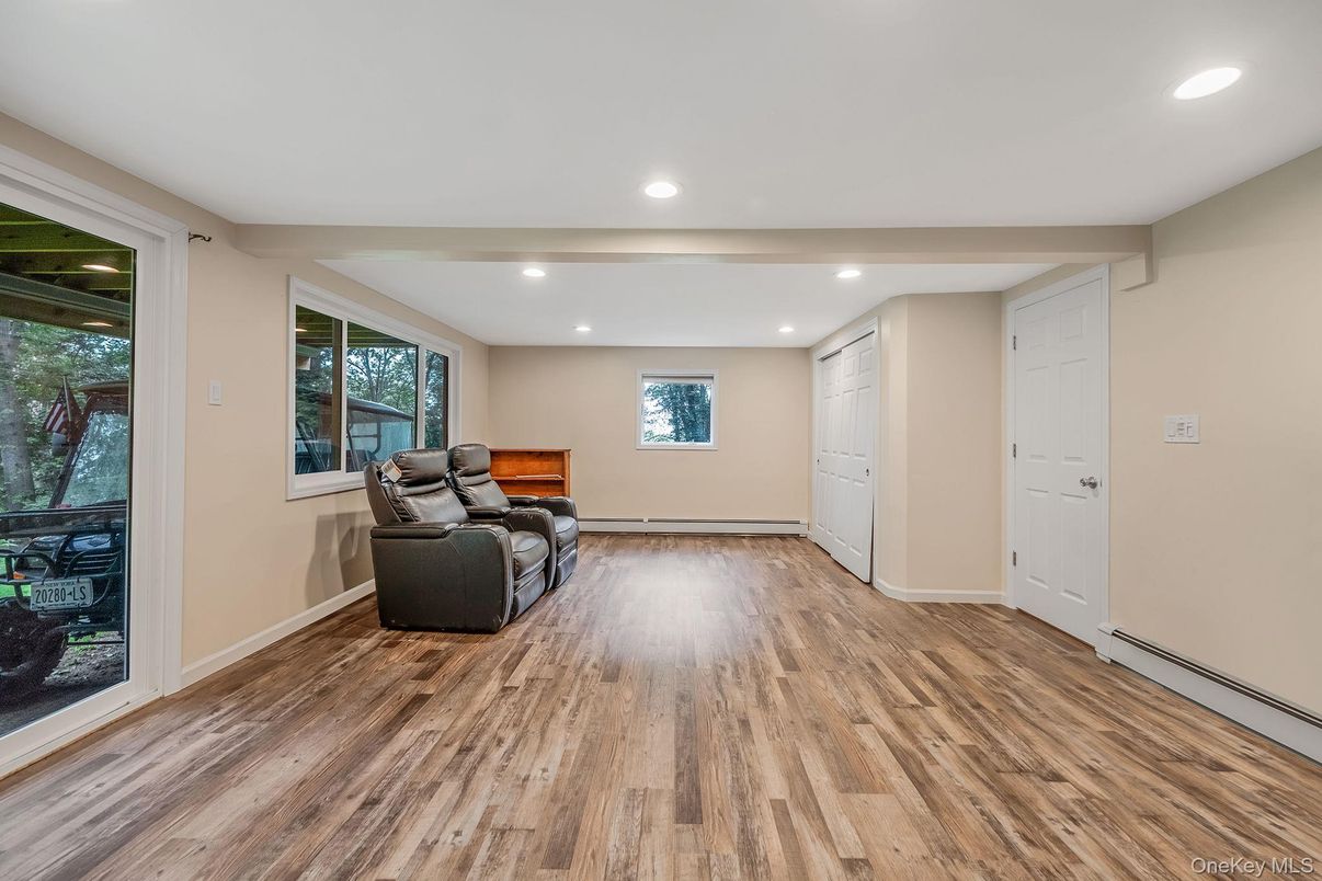 Interior, Recessed Lighting, Wood Texture Flooring