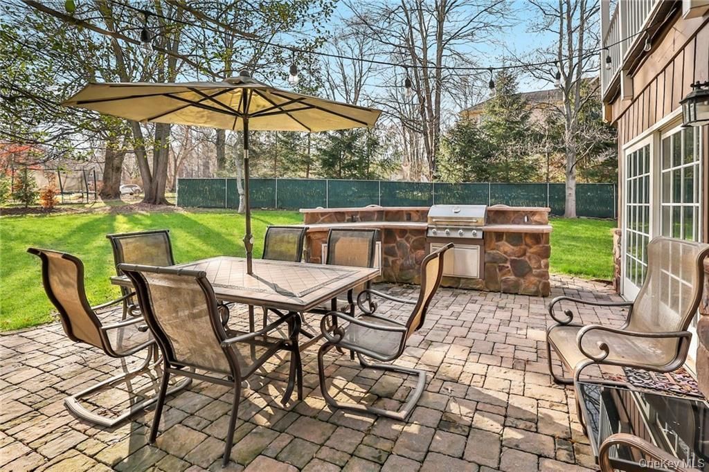 Exterior, Outdoor Kitchen