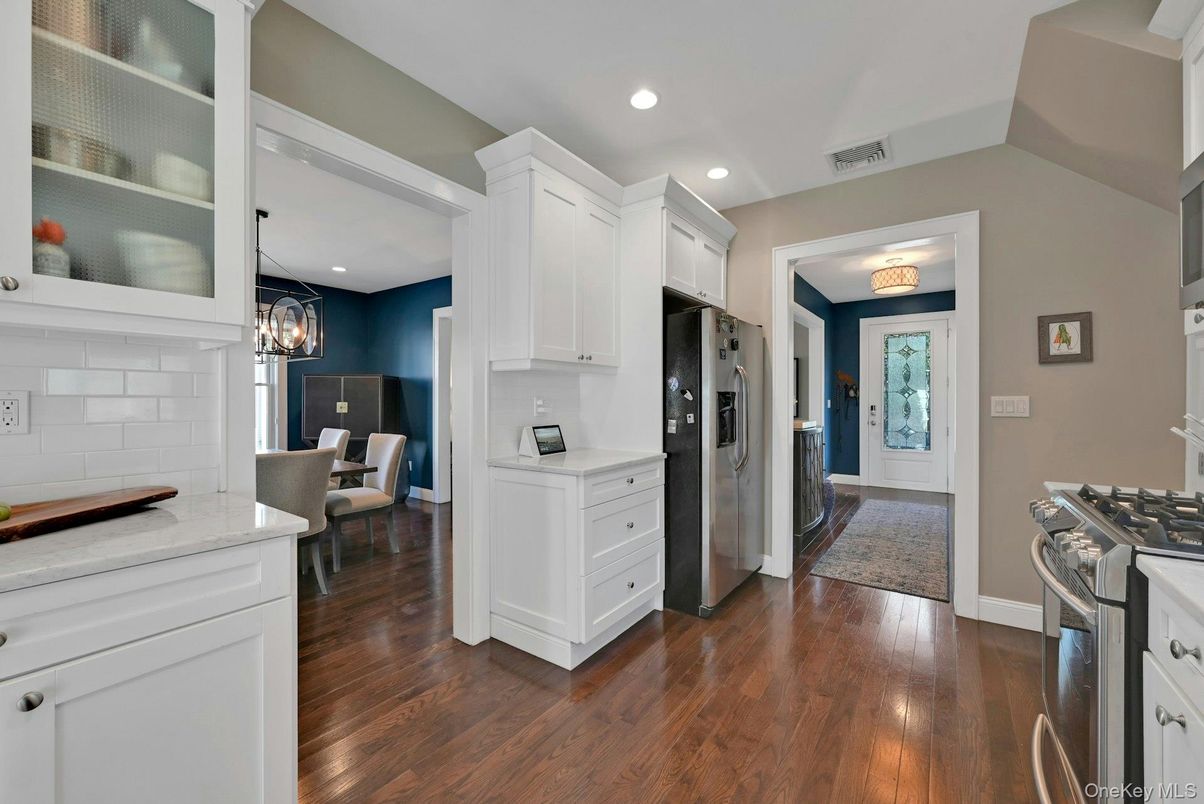 Chandelier, Dining room, Interior, Kitchen, Recessed Lighting, Wood Texture Flooring