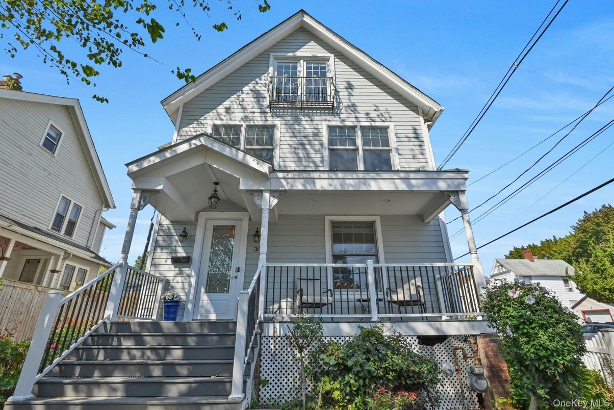 Exterior, Facade, Queen Anne Victorian