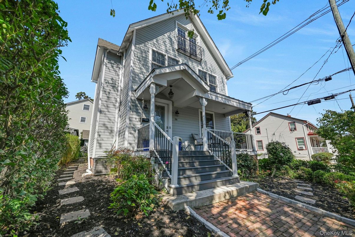 Exterior, Facade, Queen Anne Victorian