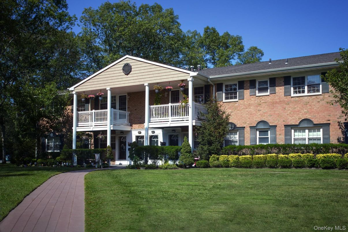 Exterior, Facade, Brick Facade, Georgian