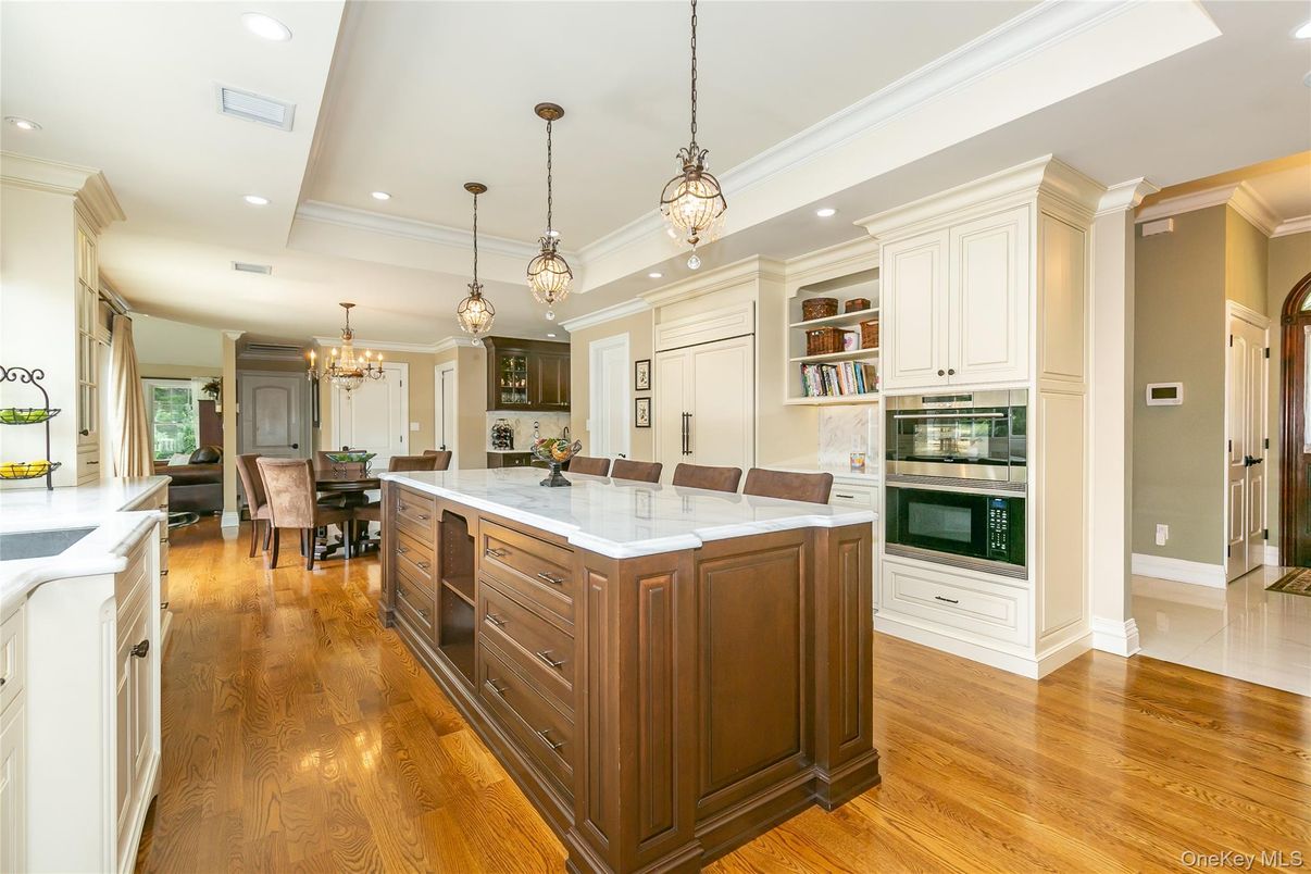 Chandelier, Dining room, Interior, Kitchen, Pendant Lights, Recessed Lighting, Stainless Steel Appliances, Wood Texture Flooring