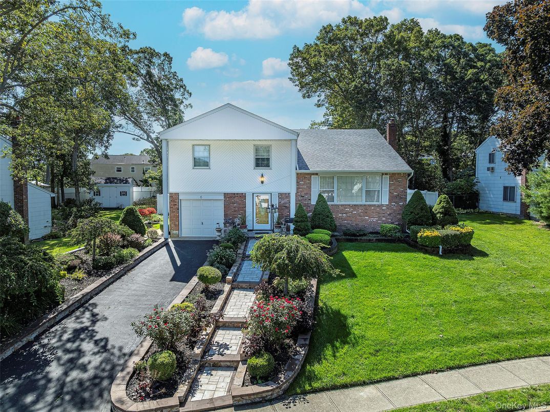 Exterior, Facade, Brick Facade, Raised Ranch
