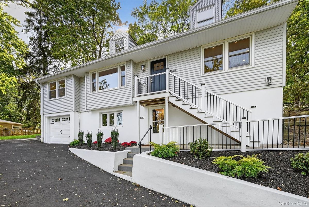 Attached, Exterior, Facade, Raised Ranch