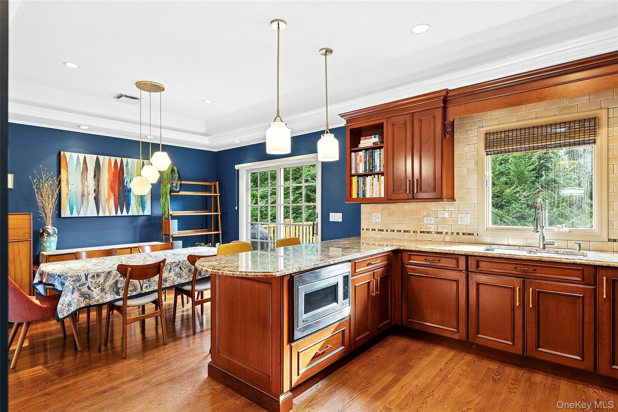 Dining room, Interior, Kitchen, Pendant Lights, Recessed Lighting, Wood Texture Flooring