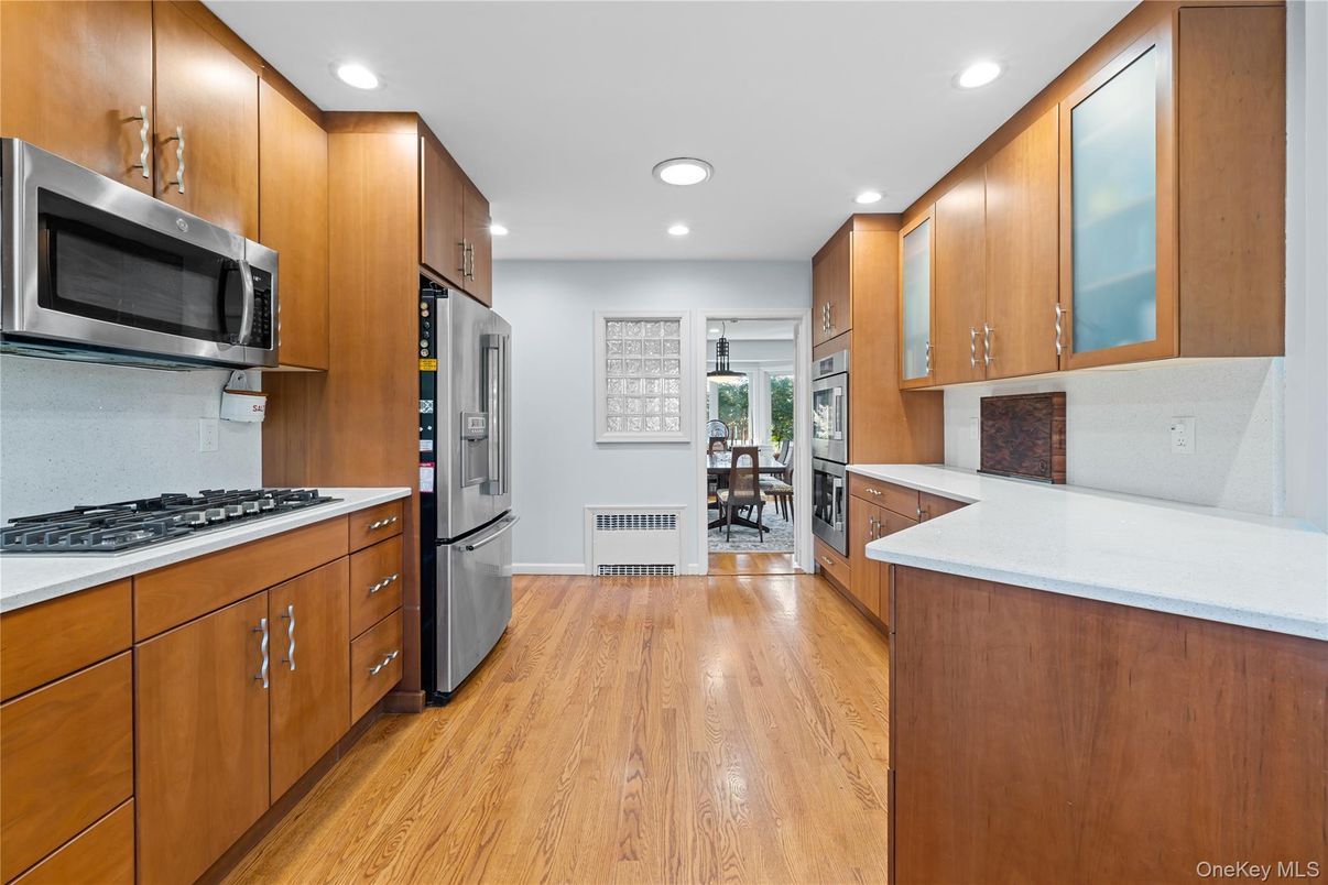 Dining room, Interior, Kitchen, Recessed Lighting, Stainless Steel Appliances, Wood Texture Flooring