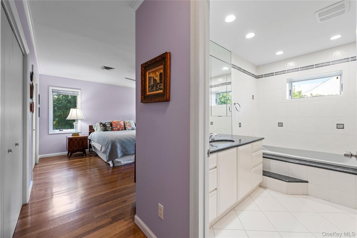 Bathroom, Bedroom, Interior, Recessed Lighting, Wood Texture Flooring