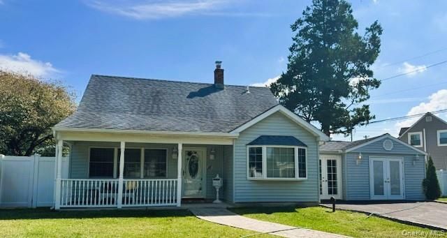 Backyard, Exterior, Facade, Cape Cod