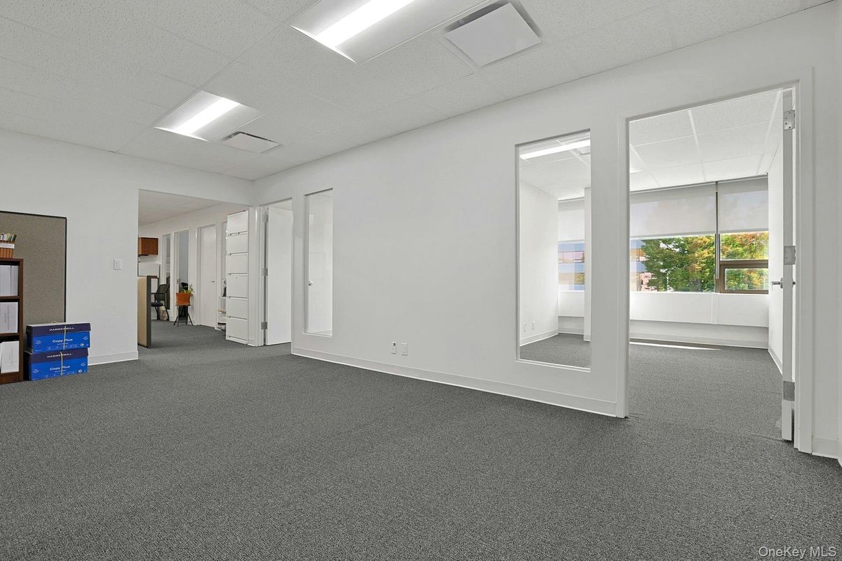 Empty room, Interior, Recessed Lighting