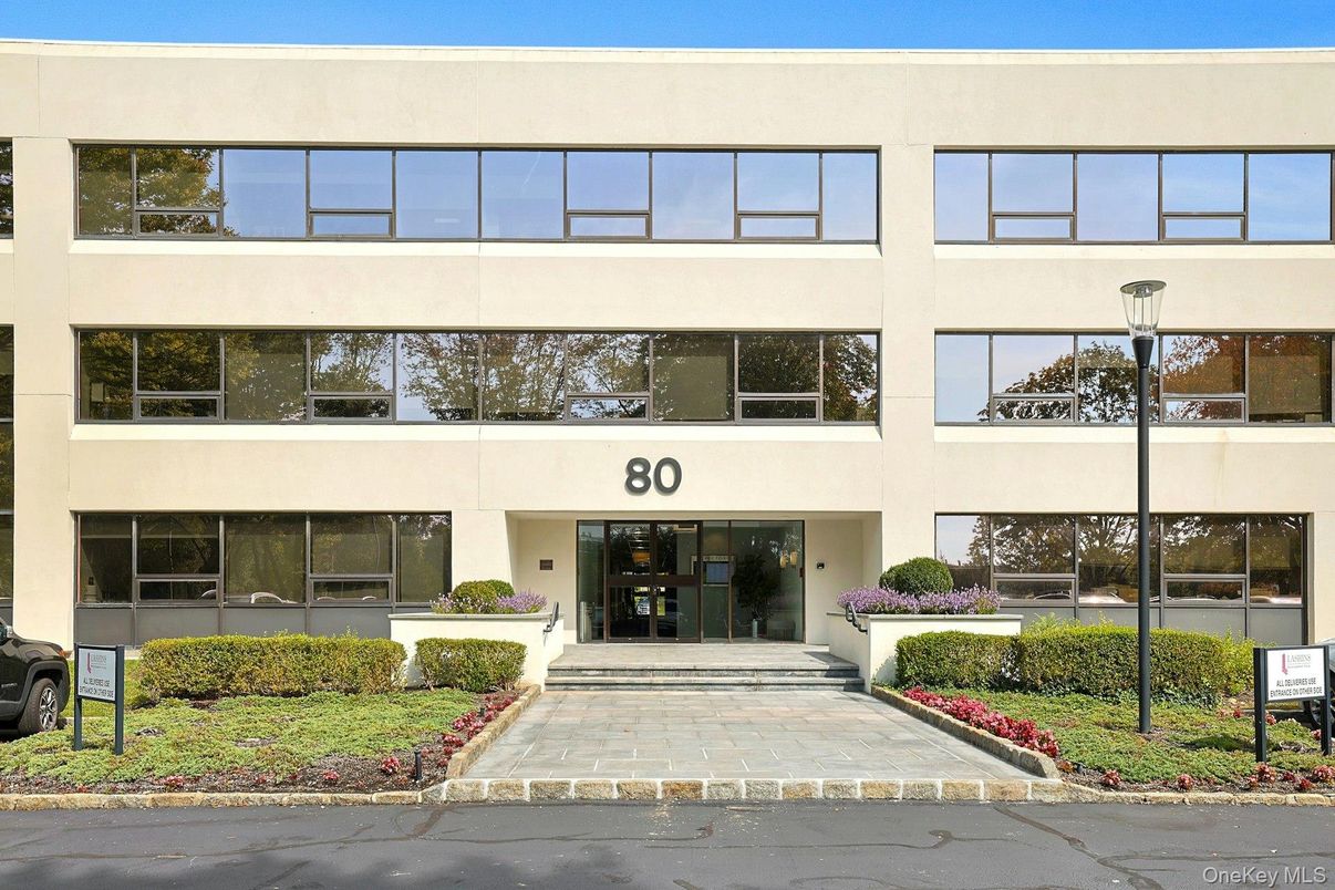 Exterior, Facade, Modern