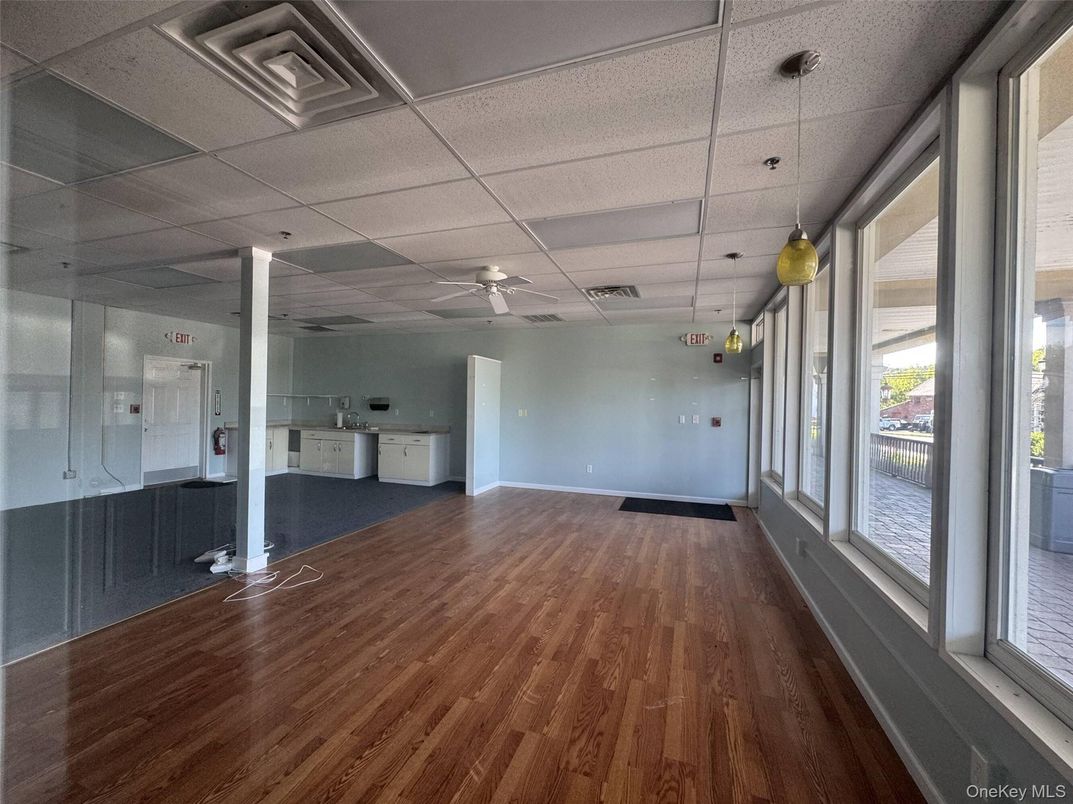 Empty room, Interior, Pendant Lights, Wood Texture Flooring