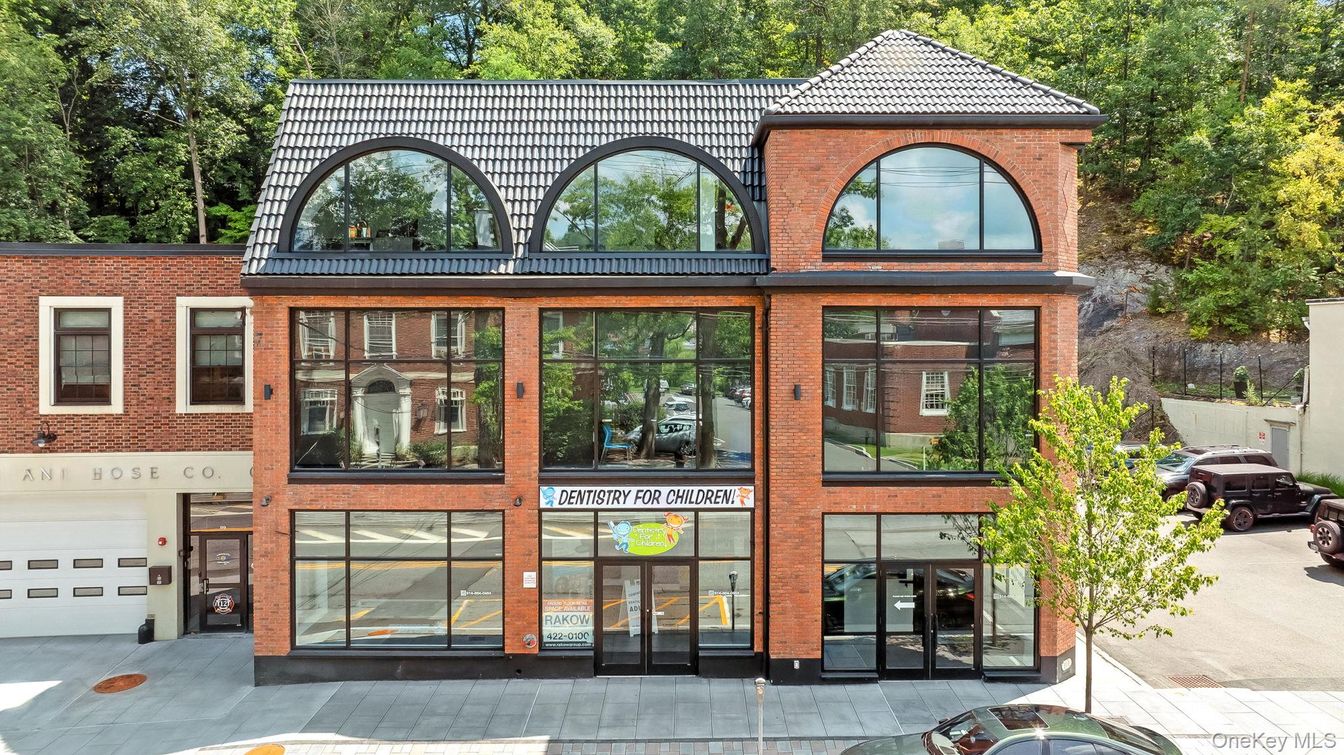 Attached, Exterior, Facade, Brick Facade, Rowhouse