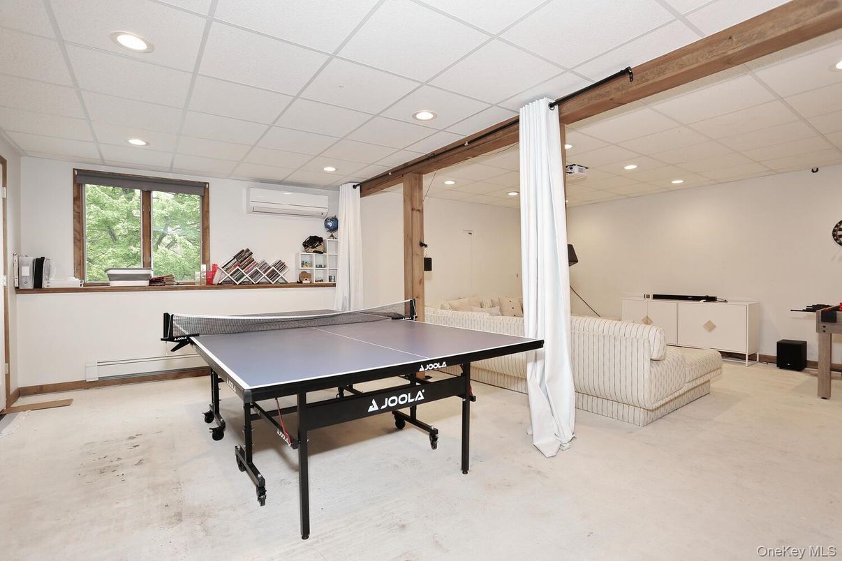 Game Room, Interior, Recessed Lighting