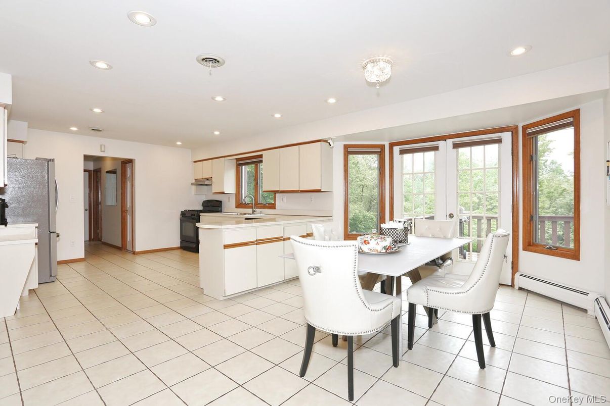 Dining room, Interior, Kitchen, Recessed Lighting