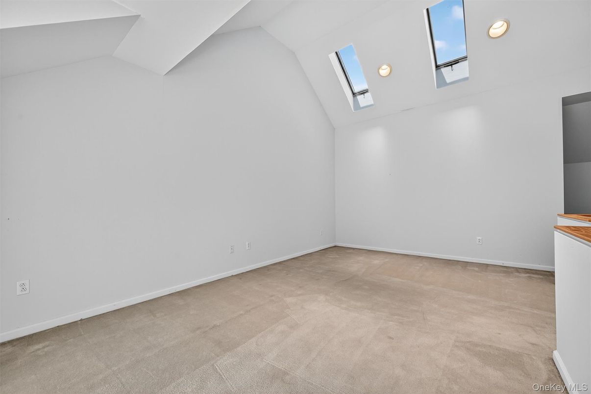 Empty room, Interior, Recessed Lighting