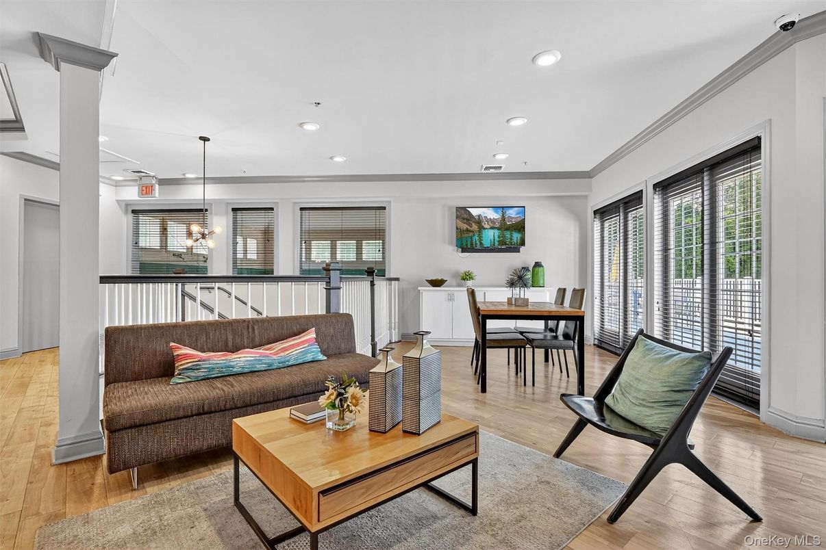 Dining room, Interior, Living room, Pendant Lights, Recessed Lighting, Wood Texture Flooring