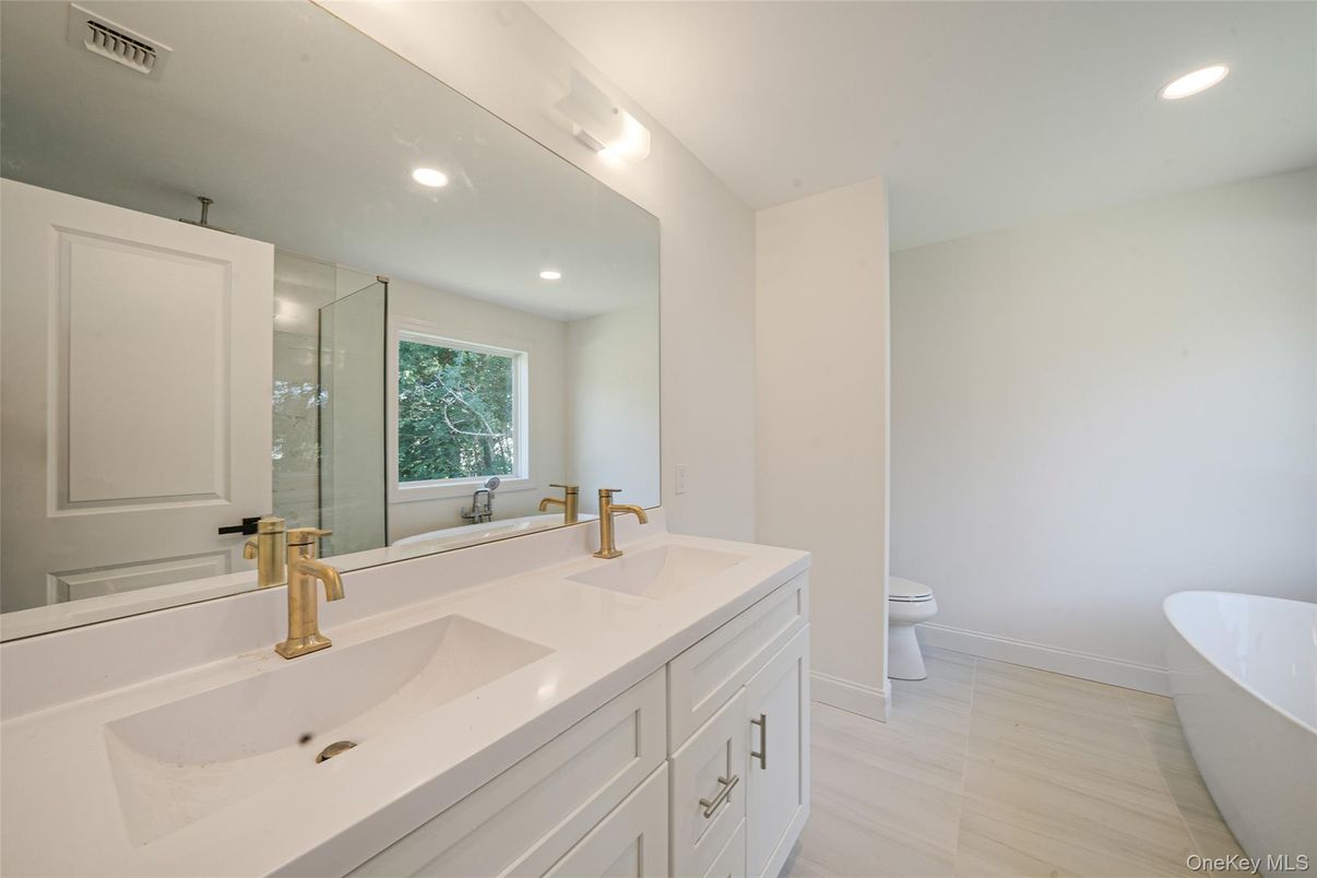 Bathroom, Dual Sink Vanities, Free Standing Baths, Interior, Recessed Lighting