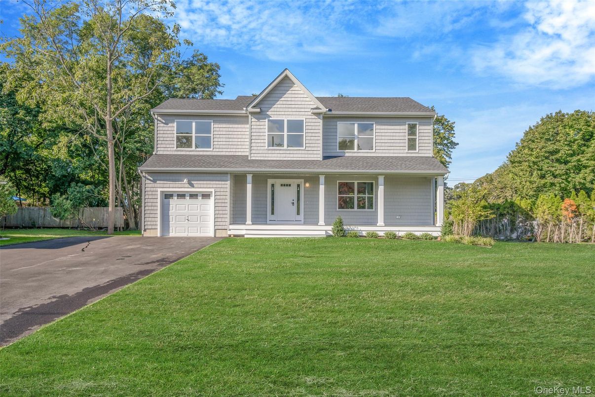 Attached, Exterior, Facade, Farmhouse