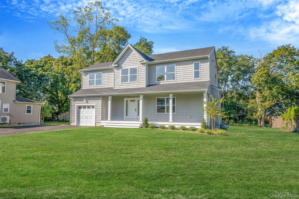 Attached, Exterior, Facade, Farmhouse