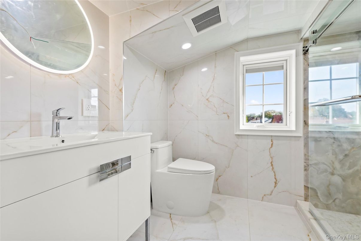 Bathroom, Interior, Marble, Marble Walls, Recessed Lighting