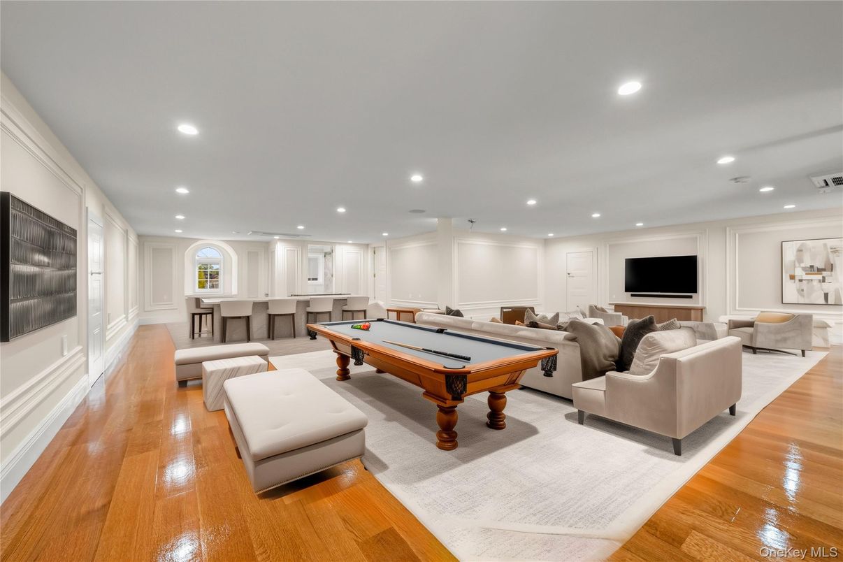 Billiard Table, Game Room, Interior, Living room, Recessed Lighting, Wood Texture Flooring