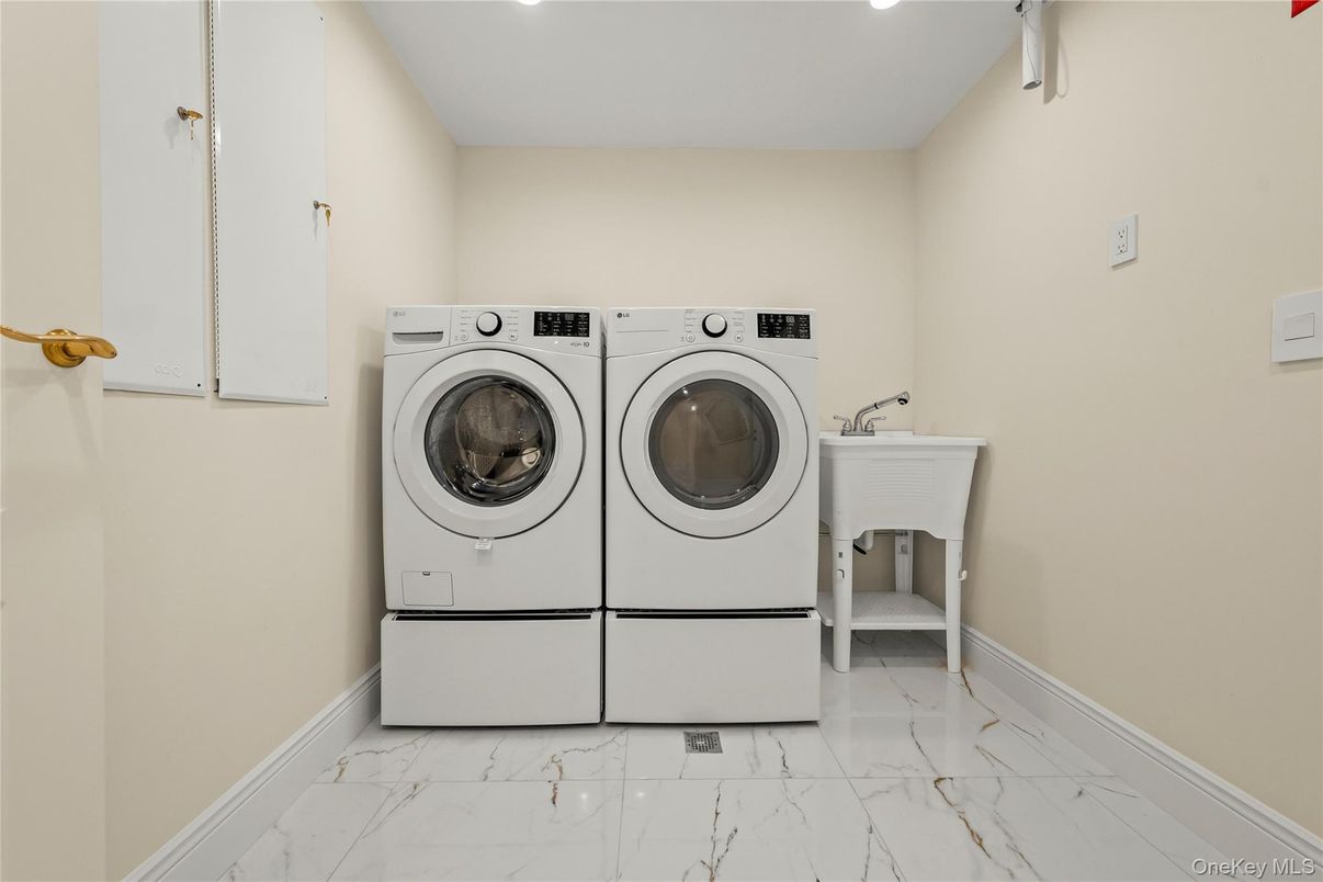Interior, Marble, Recessed Lighting, Washer