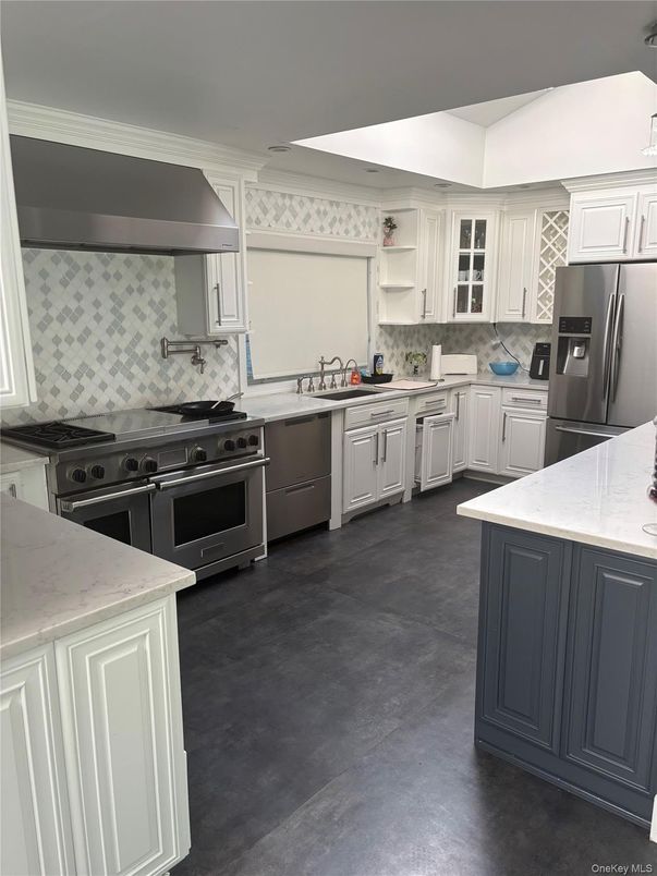 Interior, Kitchen, Stainless Steel Appliances