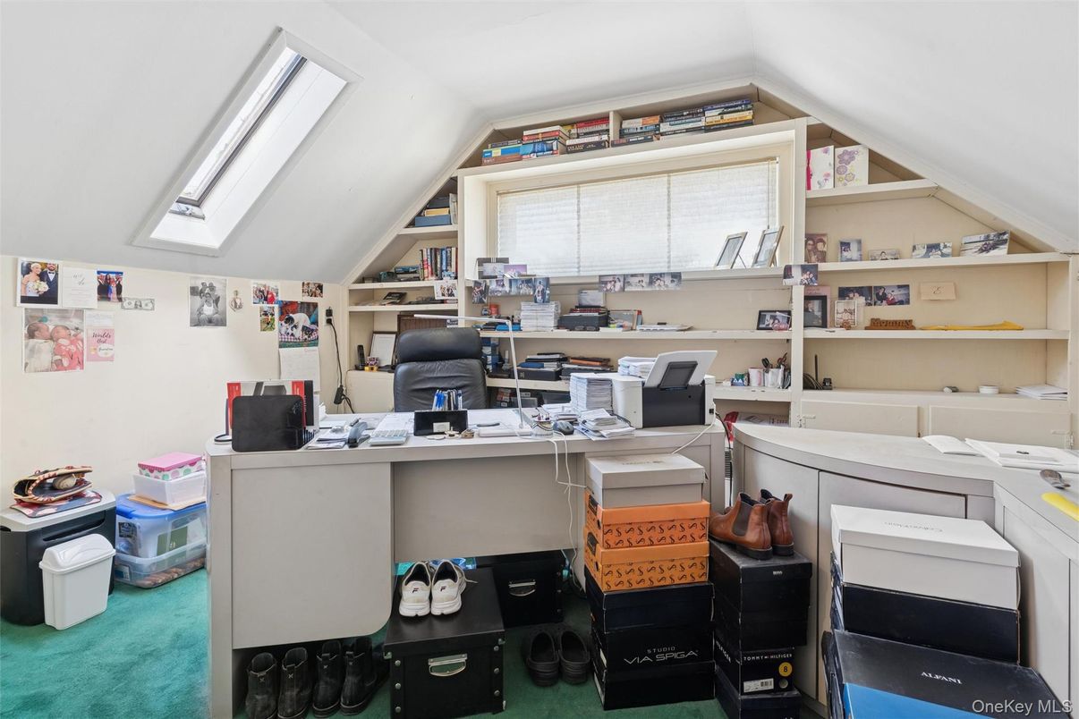Home Office, Interior