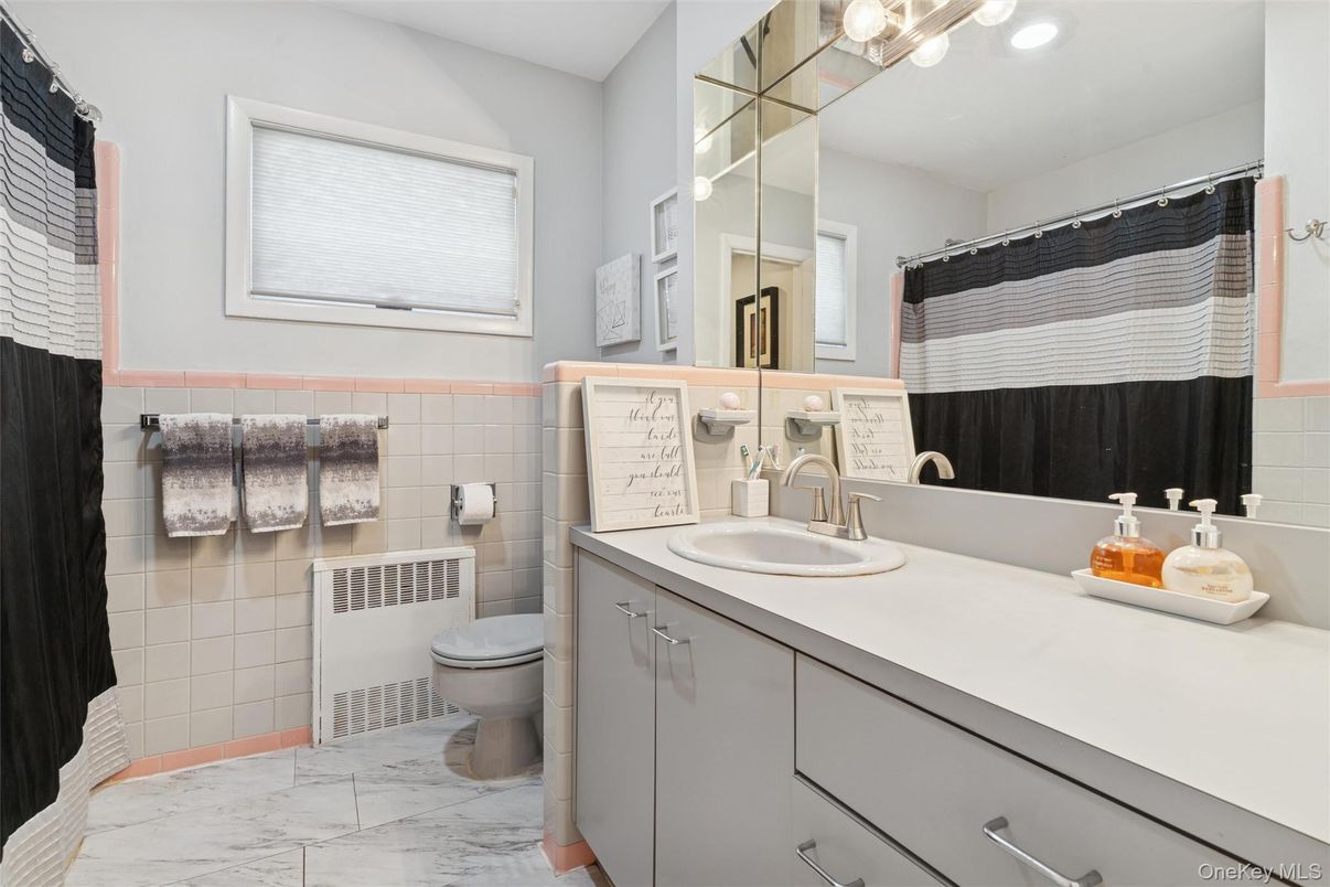 Bathroom, Interior, Marble, Recessed Lighting