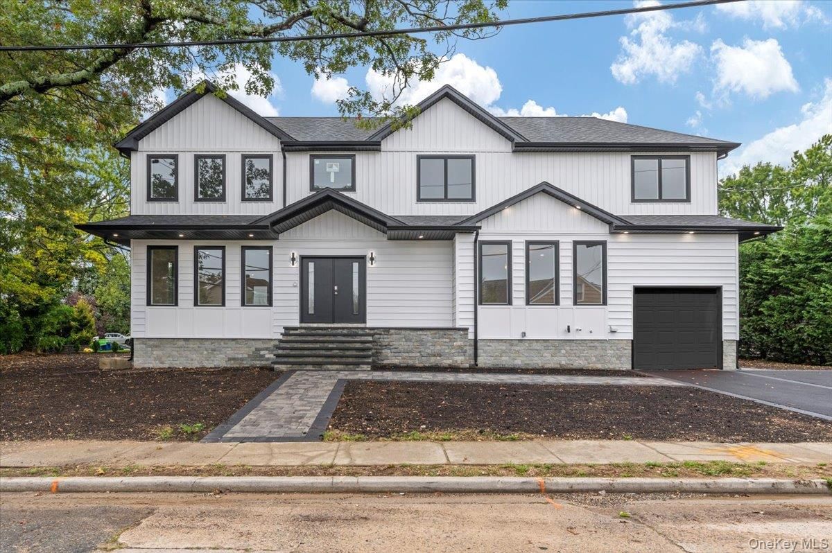 Attached, Exterior, Facade, Farmhouse