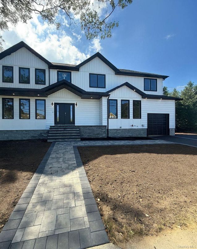 Attached, Exterior, Facade, Farmhouse