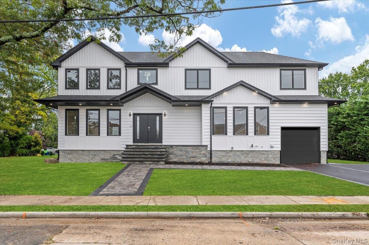 Attached, Exterior, Facade, Farmhouse