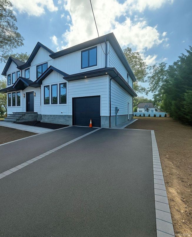 Attached, Exterior, Facade, Farmhouse