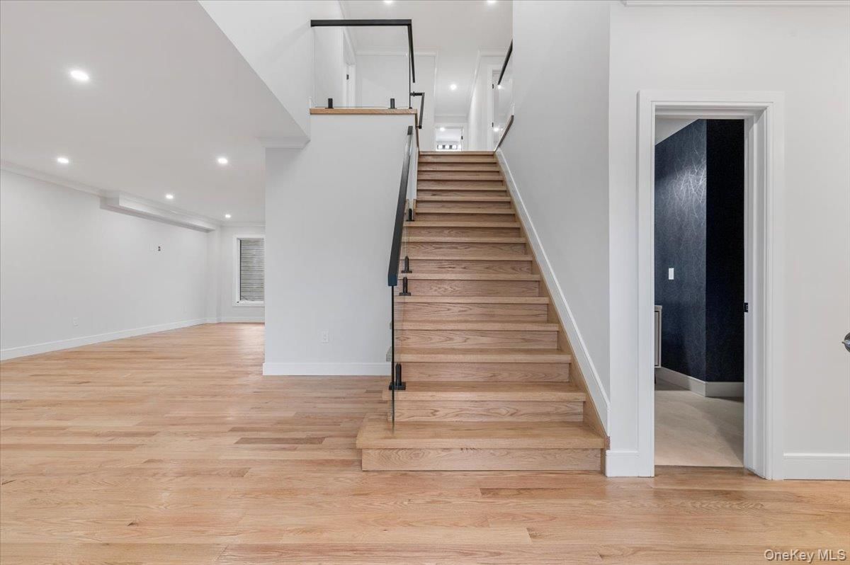Interior, Recessed Lighting, Wood Texture Flooring