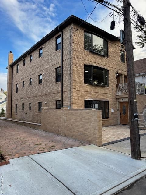 Exterior, Facade, Brick Facade, Rowhouse