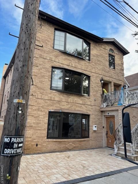 Exterior, Facade, Brick Facade, Rowhouse
