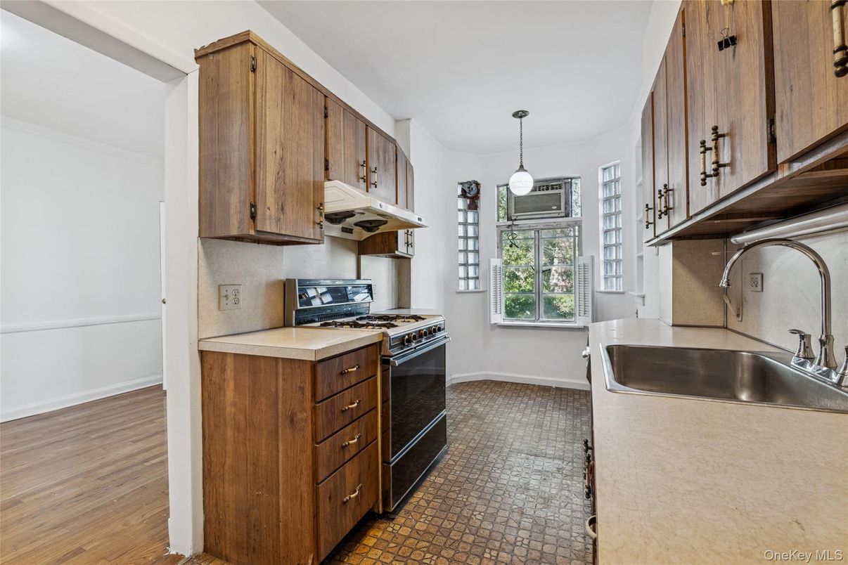 Interior, Kitchen, Pendant Lights, Wood Texture Flooring