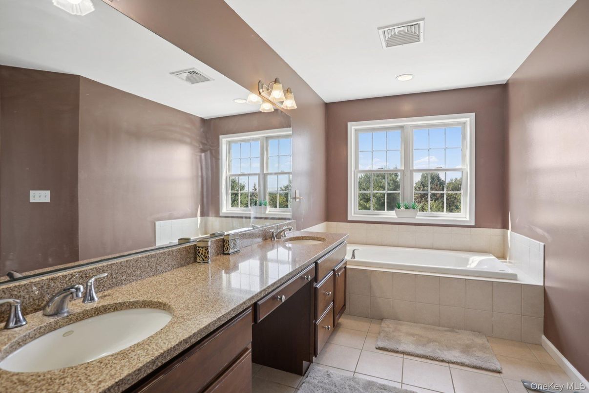 Bathroom, Dual Sink Vanities, Interior, Recessed Lighting