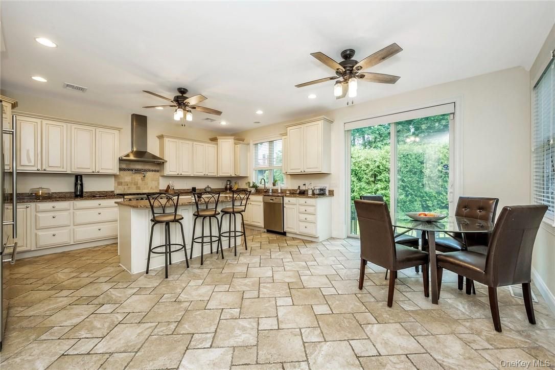 Dining room, Interior, Kitchen, Recessed Lighting